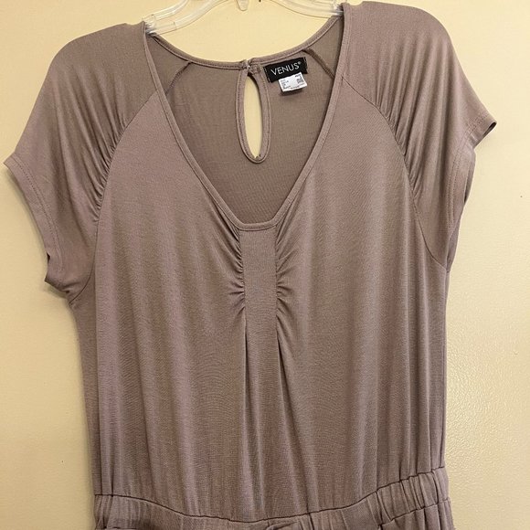 Venus Short sleeve tan jumpsuit, V neckline, two pockets, elastic hem on pant - Picture 5 of 7